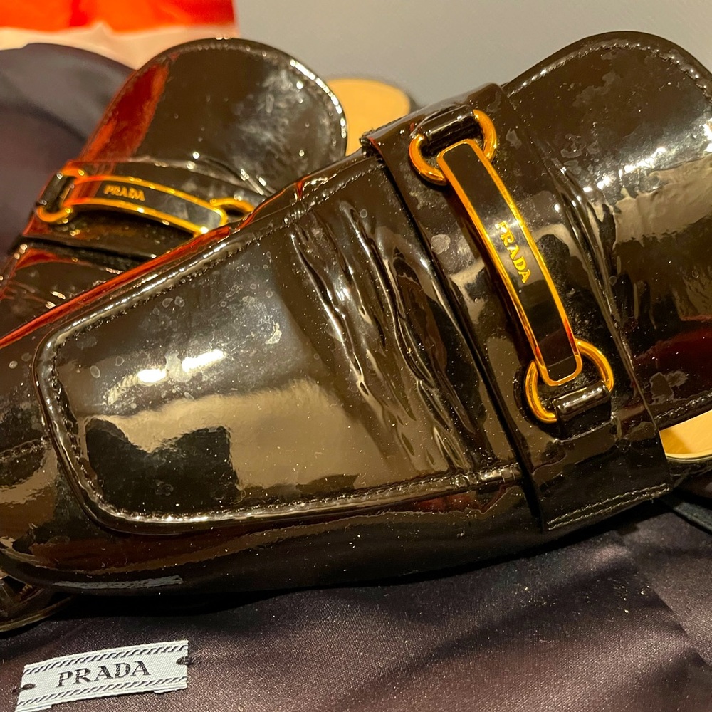 Beautiful prada shoes size 8